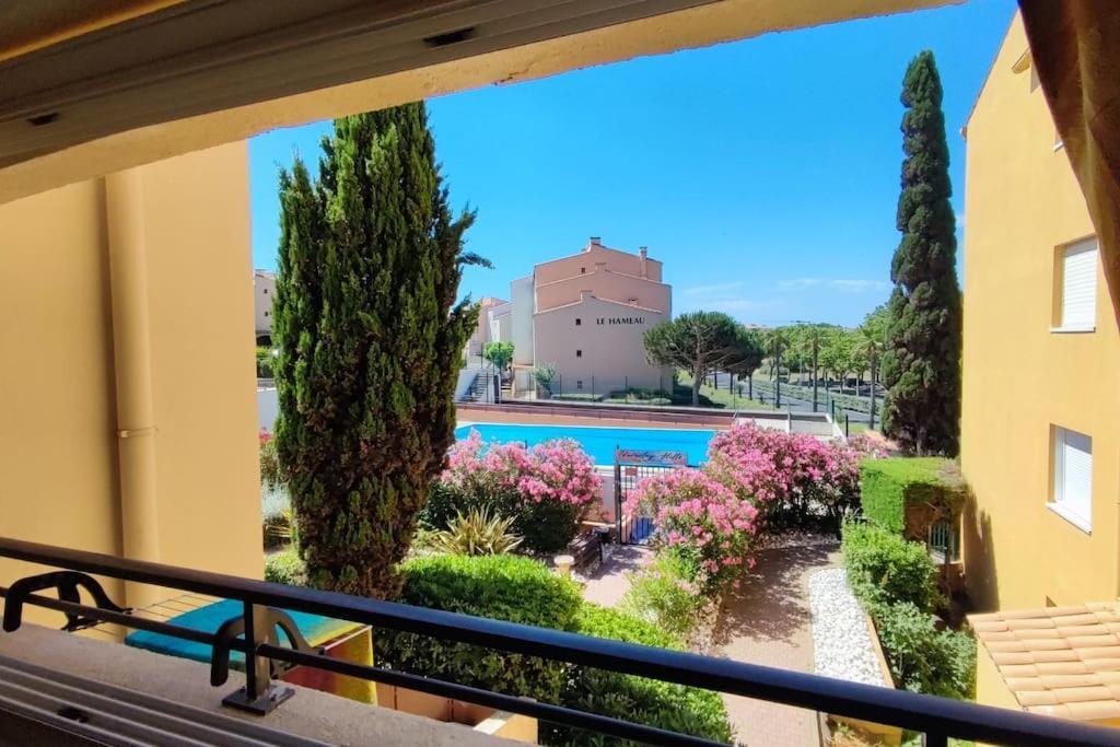 Avec Piscine, Entre Plage, Port Et Falaises Apartment