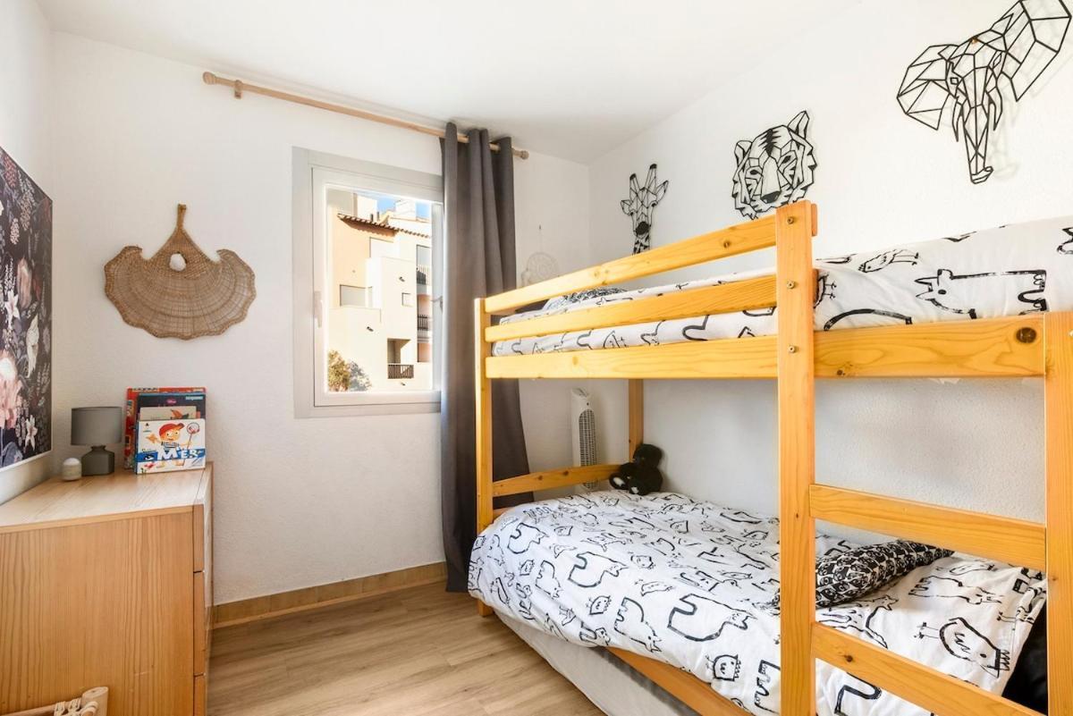Avec Piscine, Entre Plage, Port Et Falaises Apartment