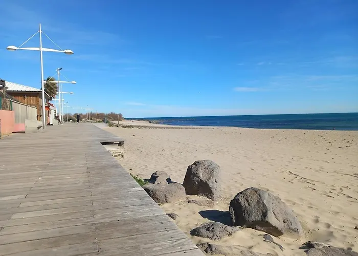 Appart avec piscine, entre plage, port et falaises